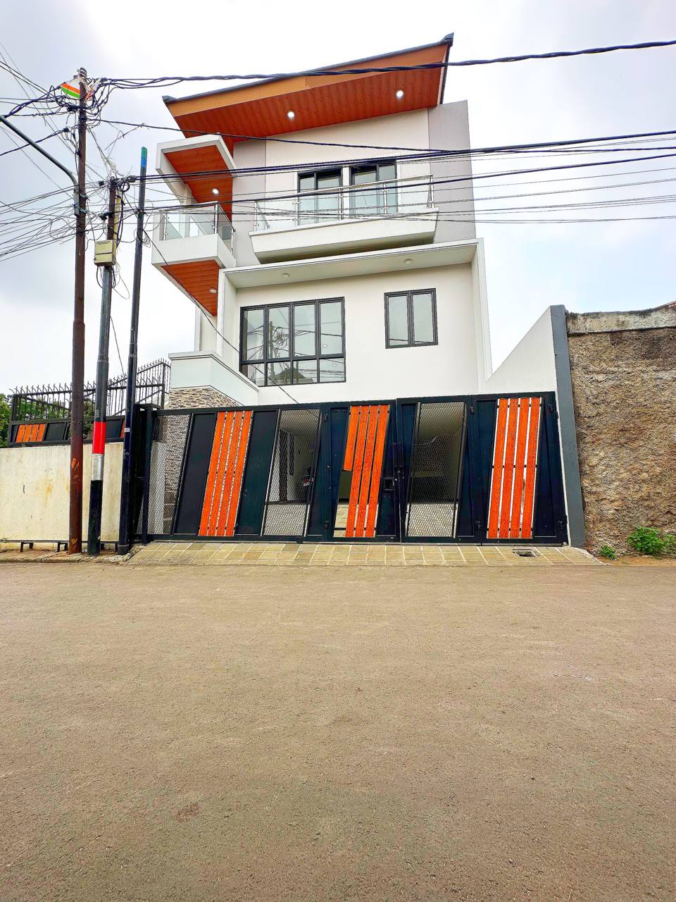 Rumah 3lantai modern kontemporer Duren sawit Jakarta Timur