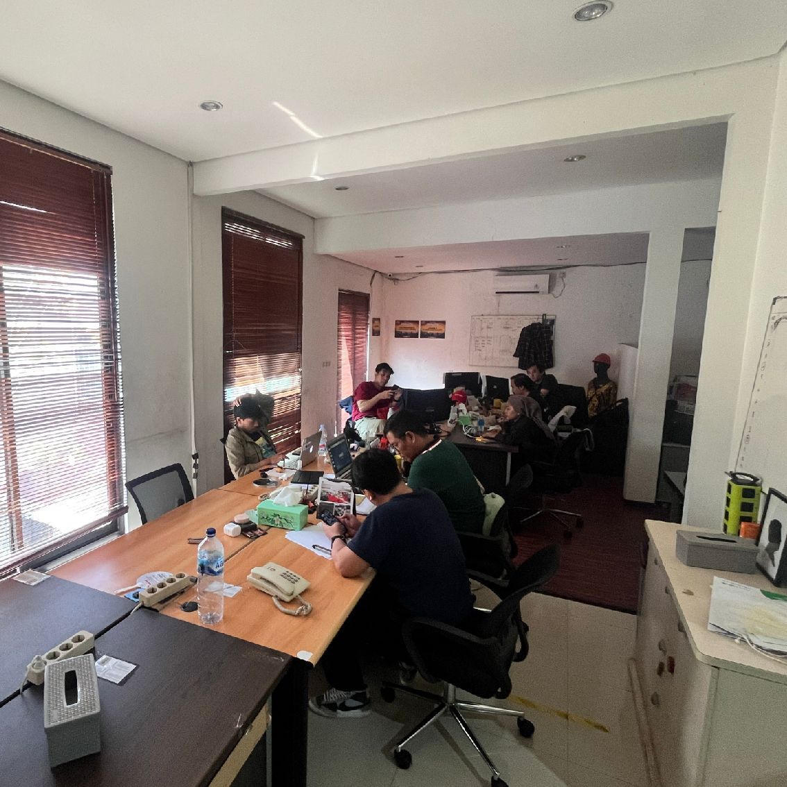 Dijual gedung komersil 3 lantai di Cipete Utara, Kebayoran Baru