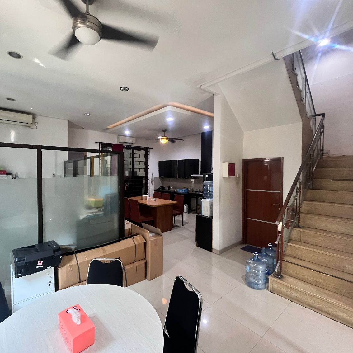 Dijual gedung komersil 3 lantai di Cipete Utara, Kebayoran Baru