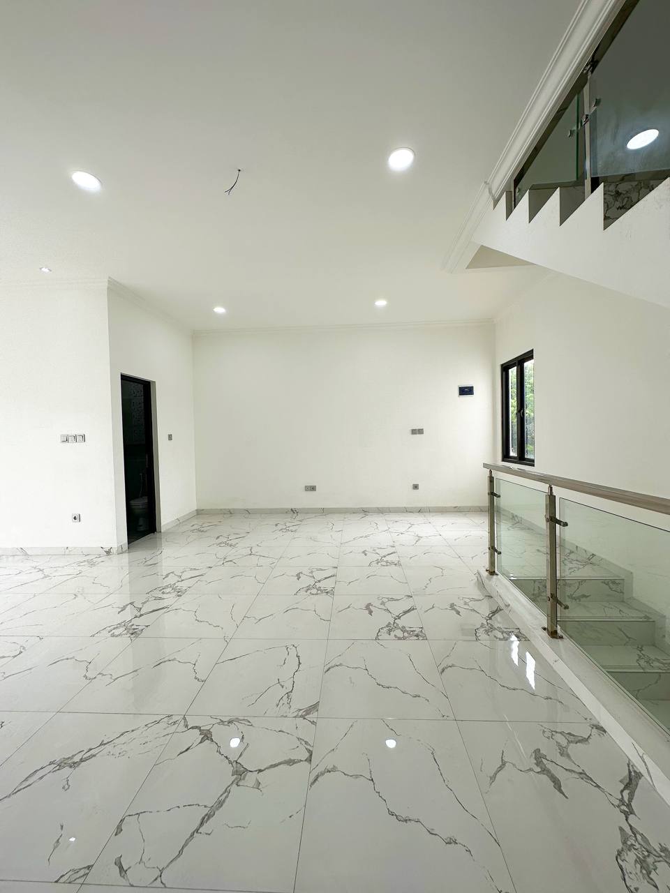 Rumah 3lantai modern kontemporer Duren sawit Jakarta Timur