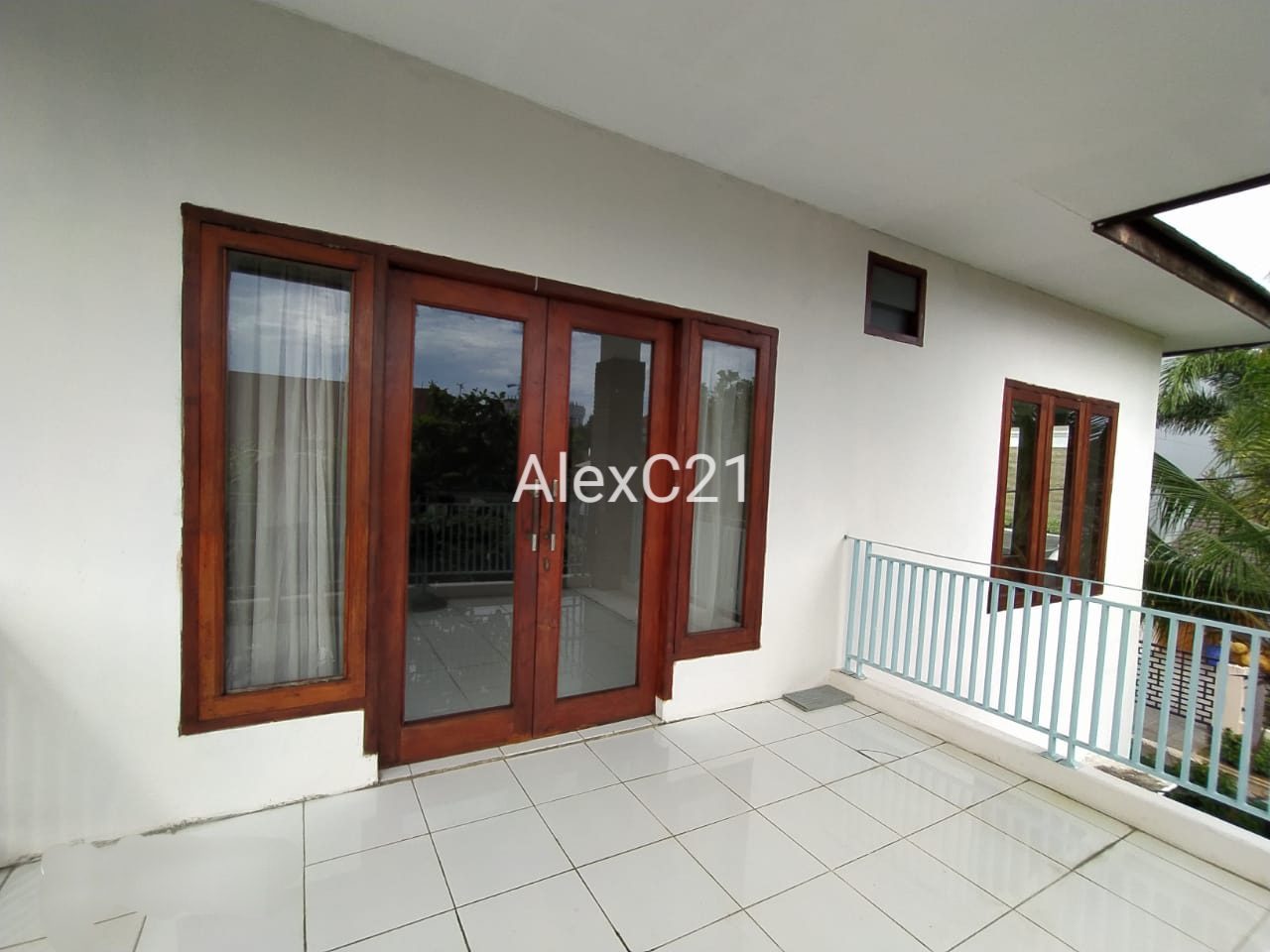 Dijual Rumah Hook komplek 2 Lantai Bonus Kos 8 Pintu di Bekasi