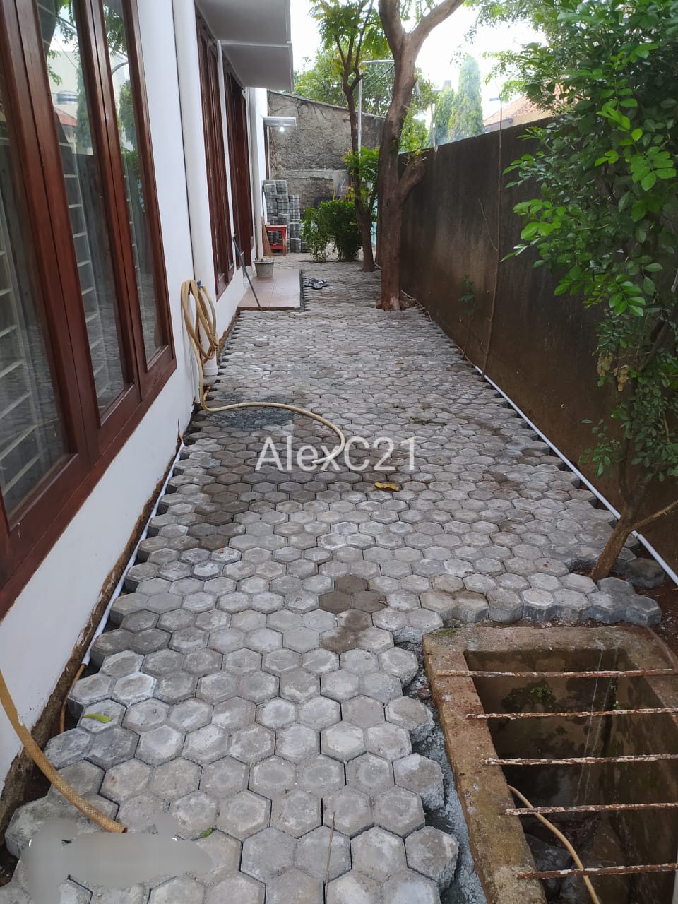 Dijual Rumah Hook komplek 2 Lantai Bonus Kos 8 Pintu di Bekasi