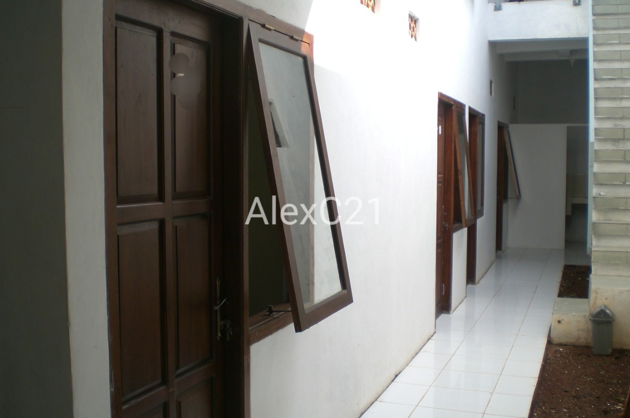 Dijual Rumah Hook komplek 2 Lantai Bonus Kos 8 Pintu di Bekasi