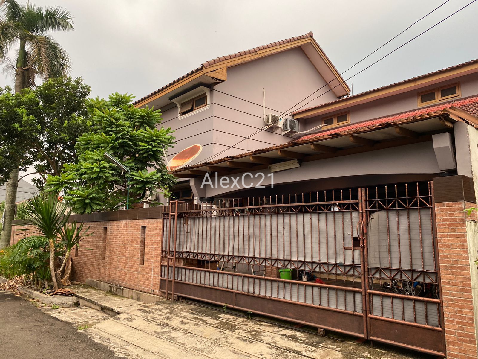 Dijual Rumah hook di jalan utama di Pamulang Villa,  Pd. Benda