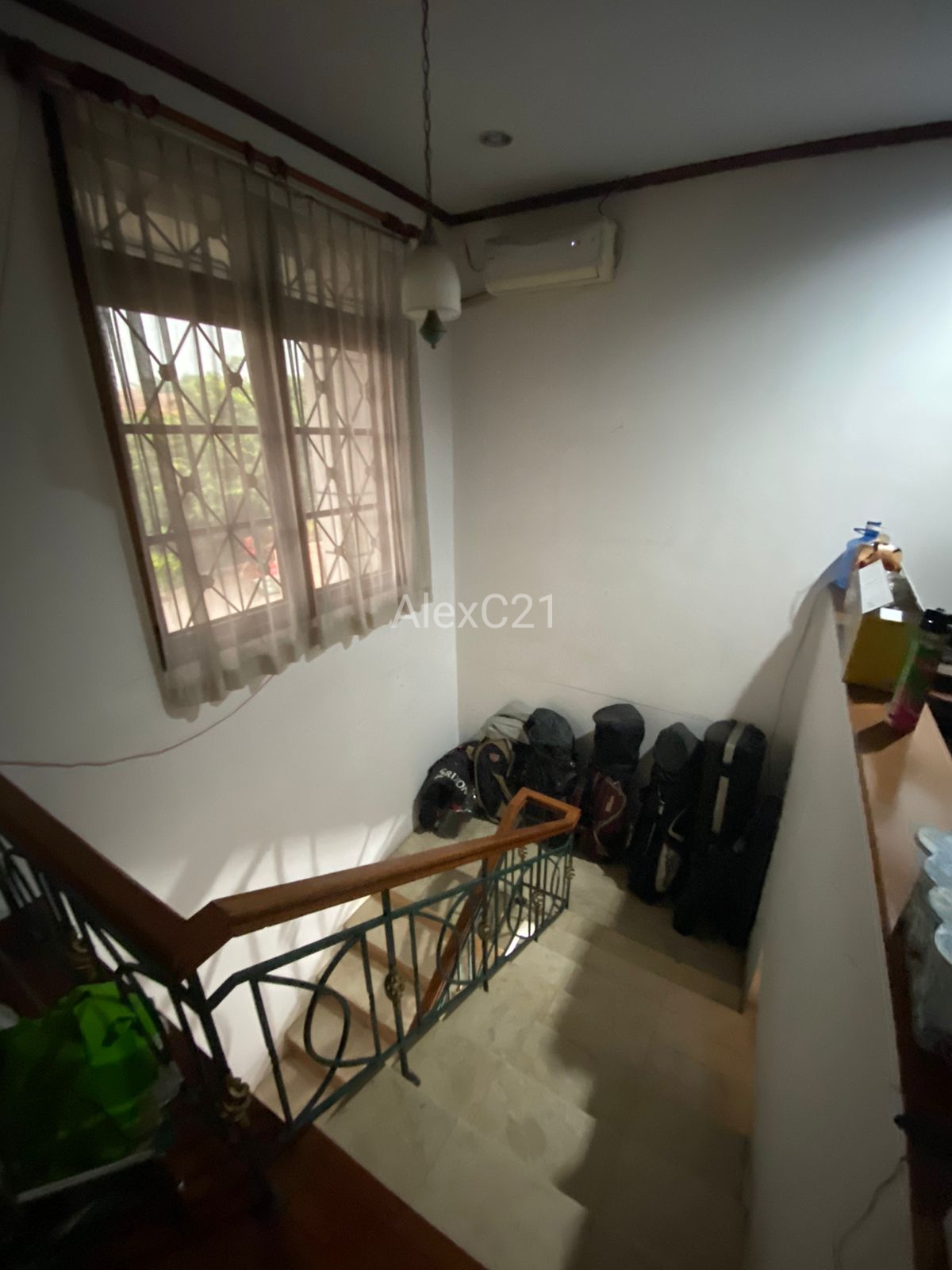 Dijual Rumah hook di jalan utama di Pamulang Villa,  Pd. Benda