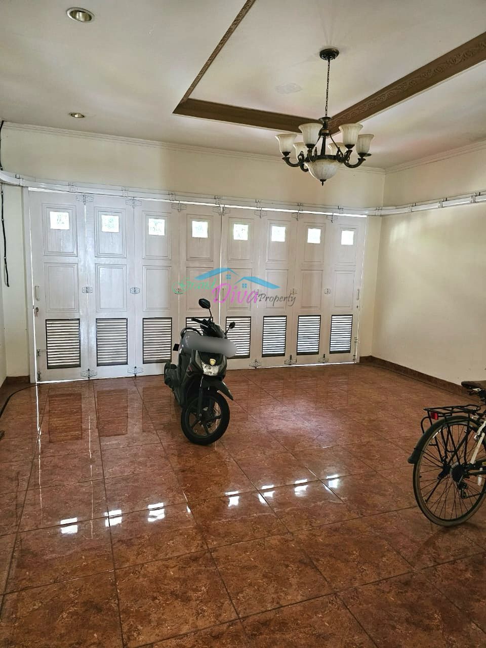 RUMAH BAGUS DI CLUSTER MONACO KOTA WISATA DEKAT DENGAN AKSES TOL