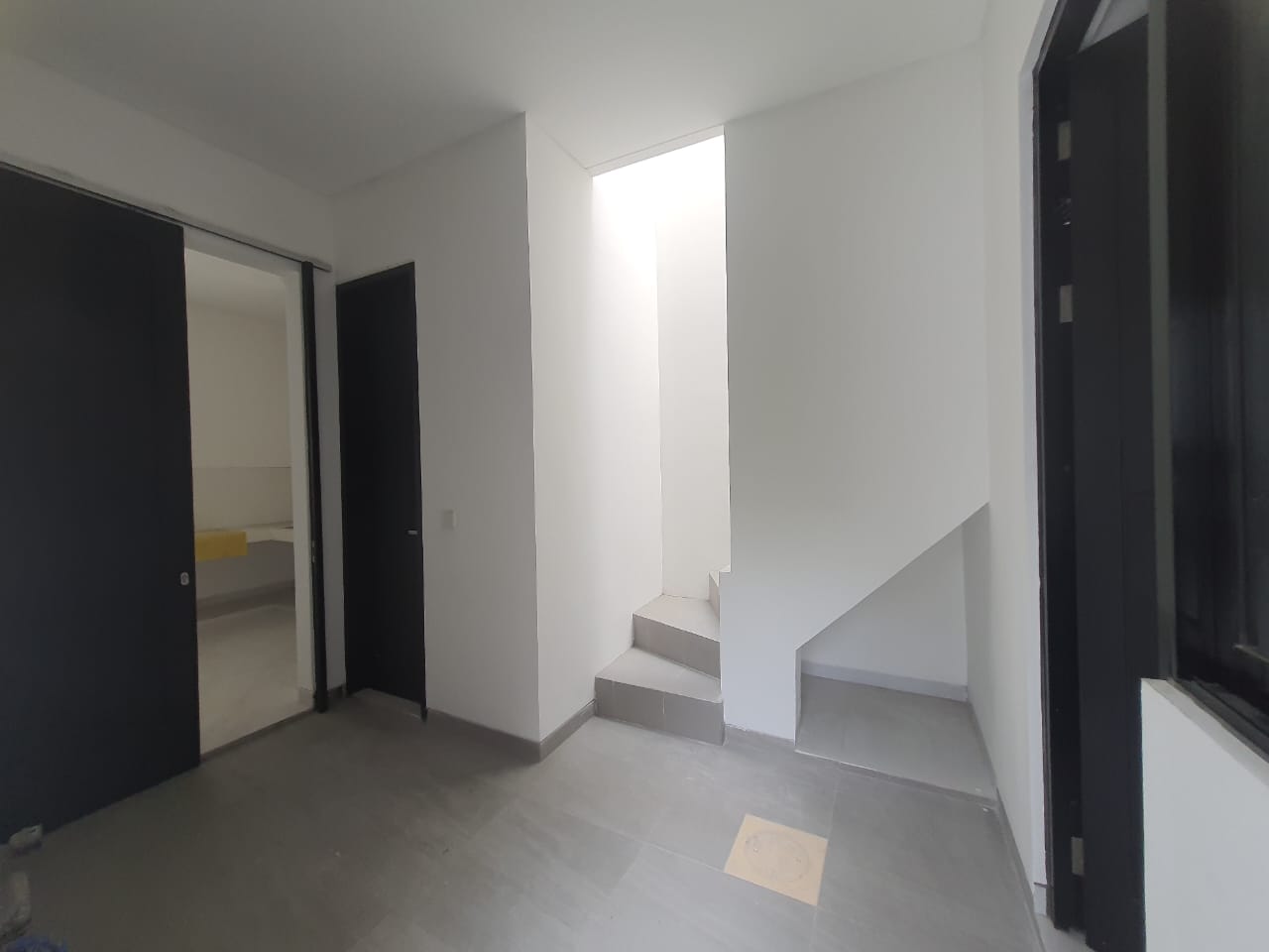 Jual Rumah Baru Mewah di CitraLand, Surabaya.