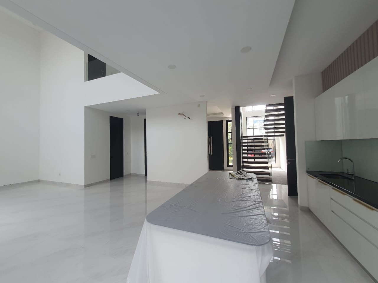 Jual Rumah Baru Mewah di CitraLand, Surabaya.