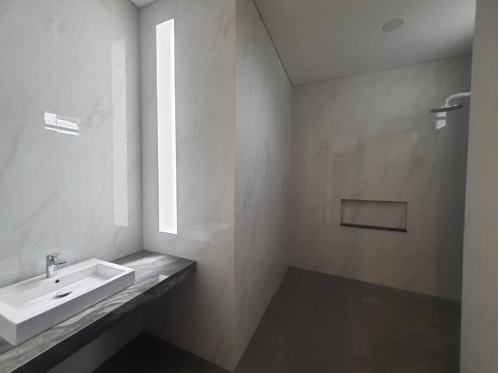 Jual Rumah Baru Mewah di CitraLand, Surabaya.