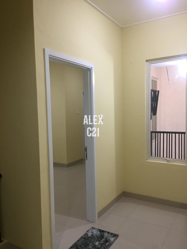 Dijual rumah hoek di Kota Harapan Indah, Bekasi Utara