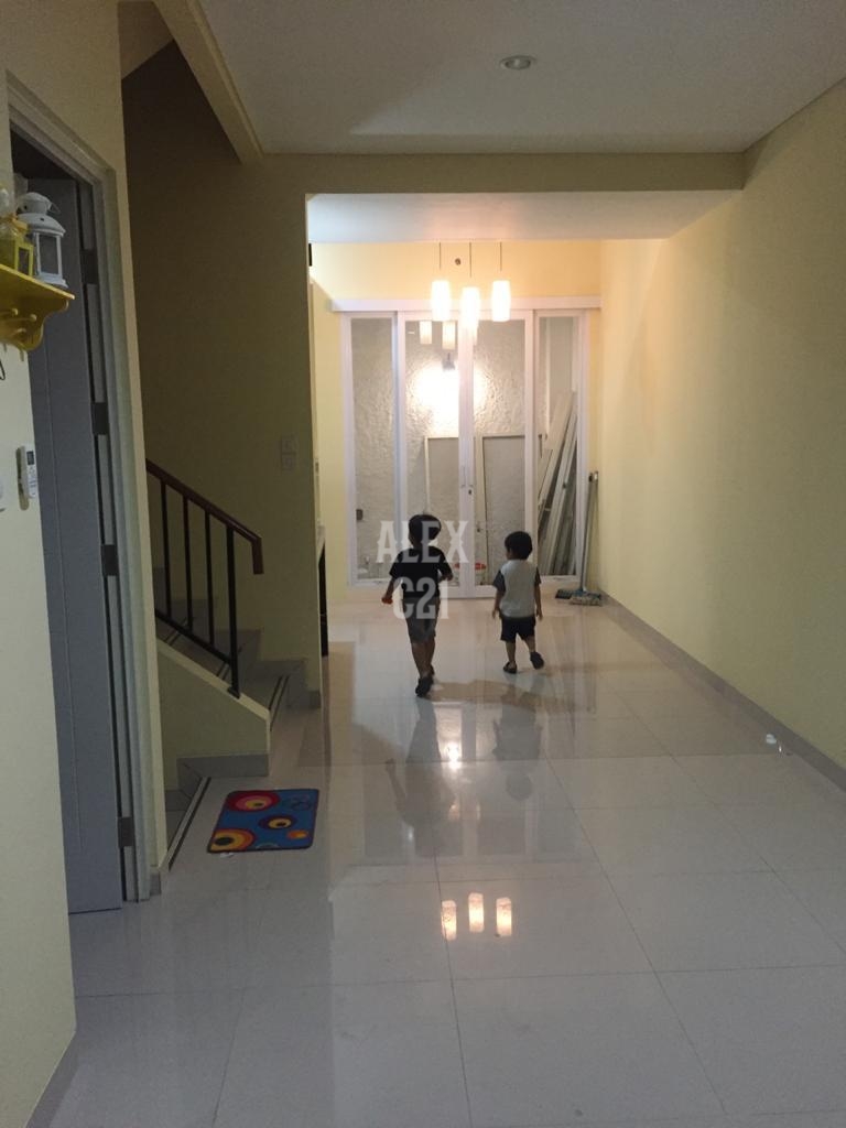 Dijual rumah hoek di Kota Harapan Indah, Bekasi Utara