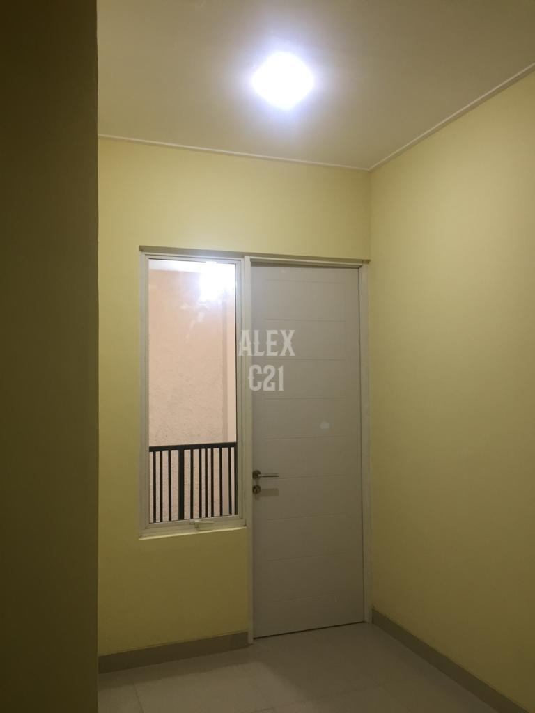 Dijual rumah hoek di Kota Harapan Indah, Bekasi Utara