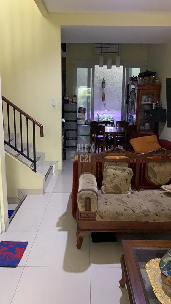 Dijual rumah hoek di Kota Harapan Indah, Bekasi Utara