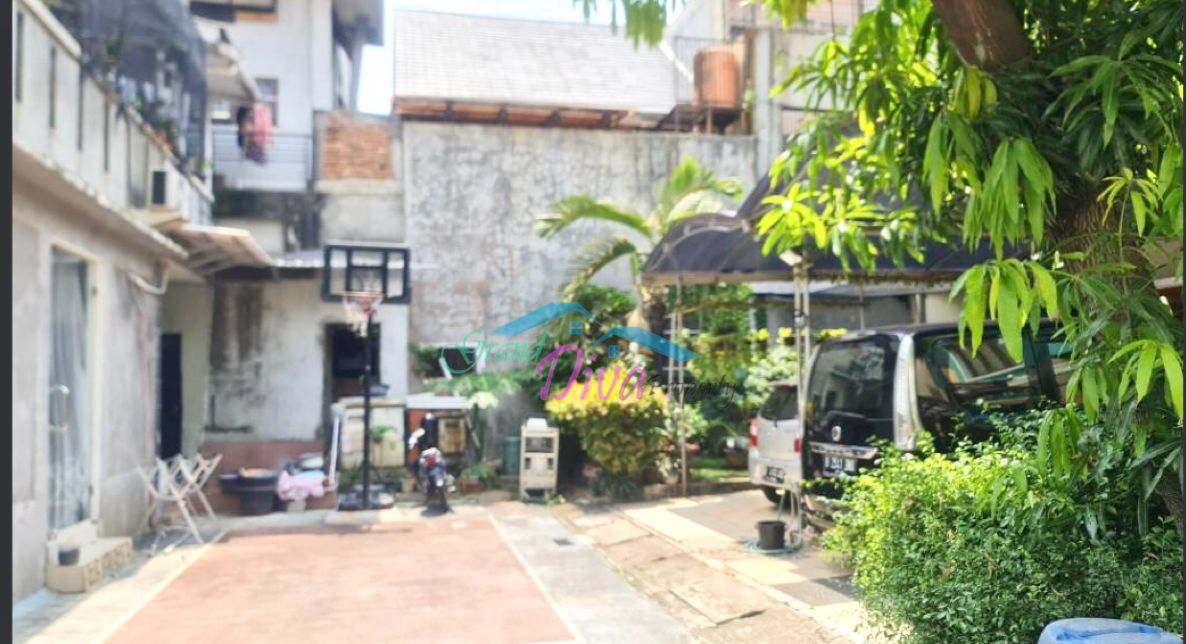 RUMAH BAGUS 2 LANTAI DI PERUMAHAN JATINEGARA BARU