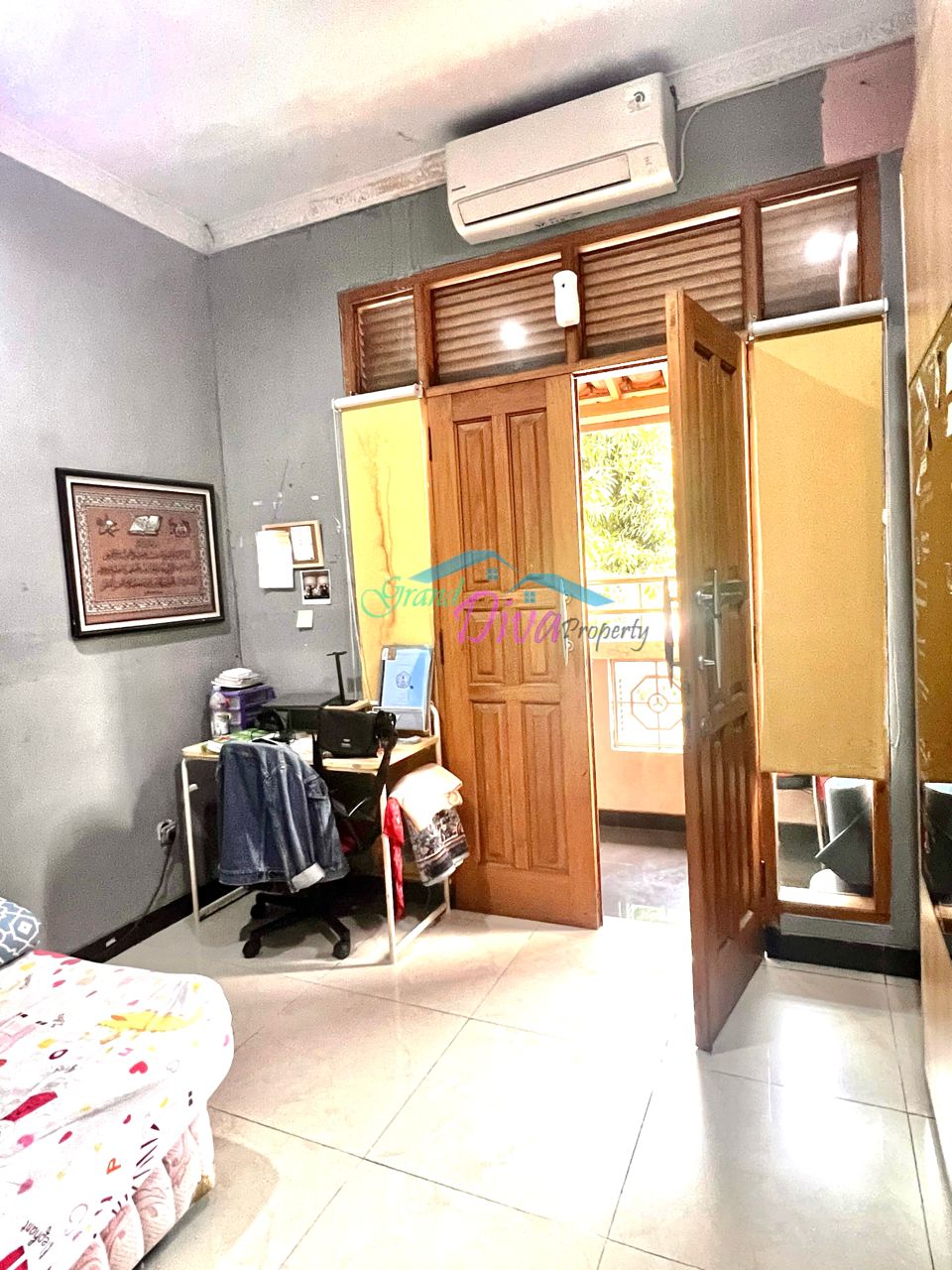 RUMAH BAGUS 2 LANTAI DI PERUMAHAN JATINEGARA BARU