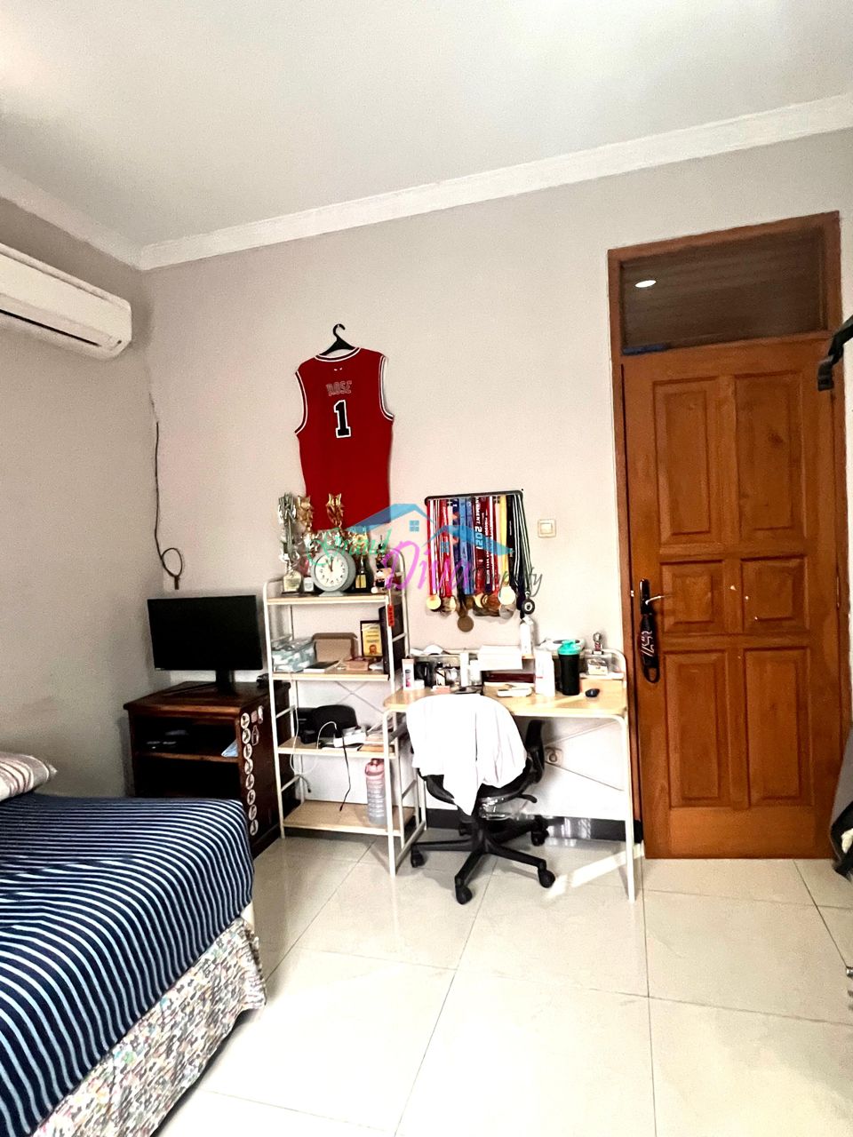 RUMAH BAGUS 2 LANTAI DI PERUMAHAN JATINEGARA BARU