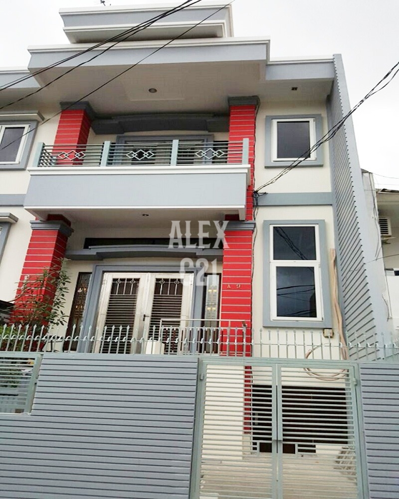 Rumah Dijual 3 Lantai Dengan 14 Kamar Tidur di Sunter Mas
