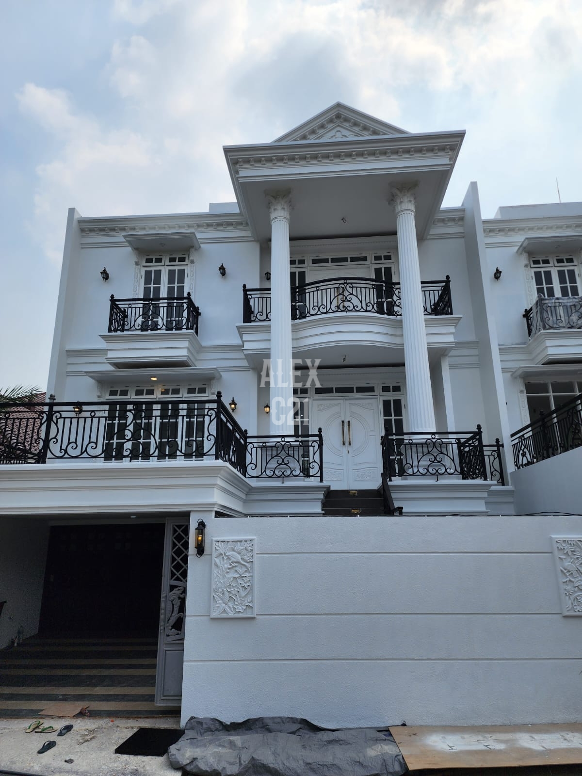 Dijual Rumah Cilandak BRAND NEW WHITE HOUSE CLASSIC LIFT