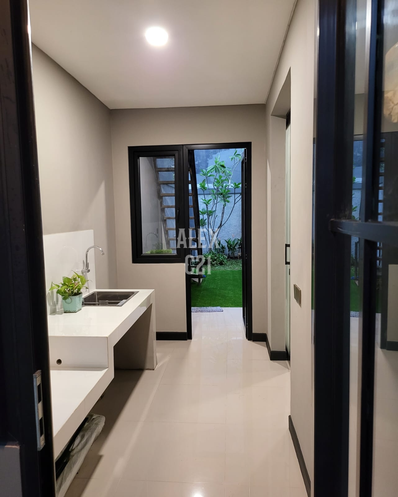 Dijual Rumah Baru Semifurnished 3,5 Lantai di Pondok Indah