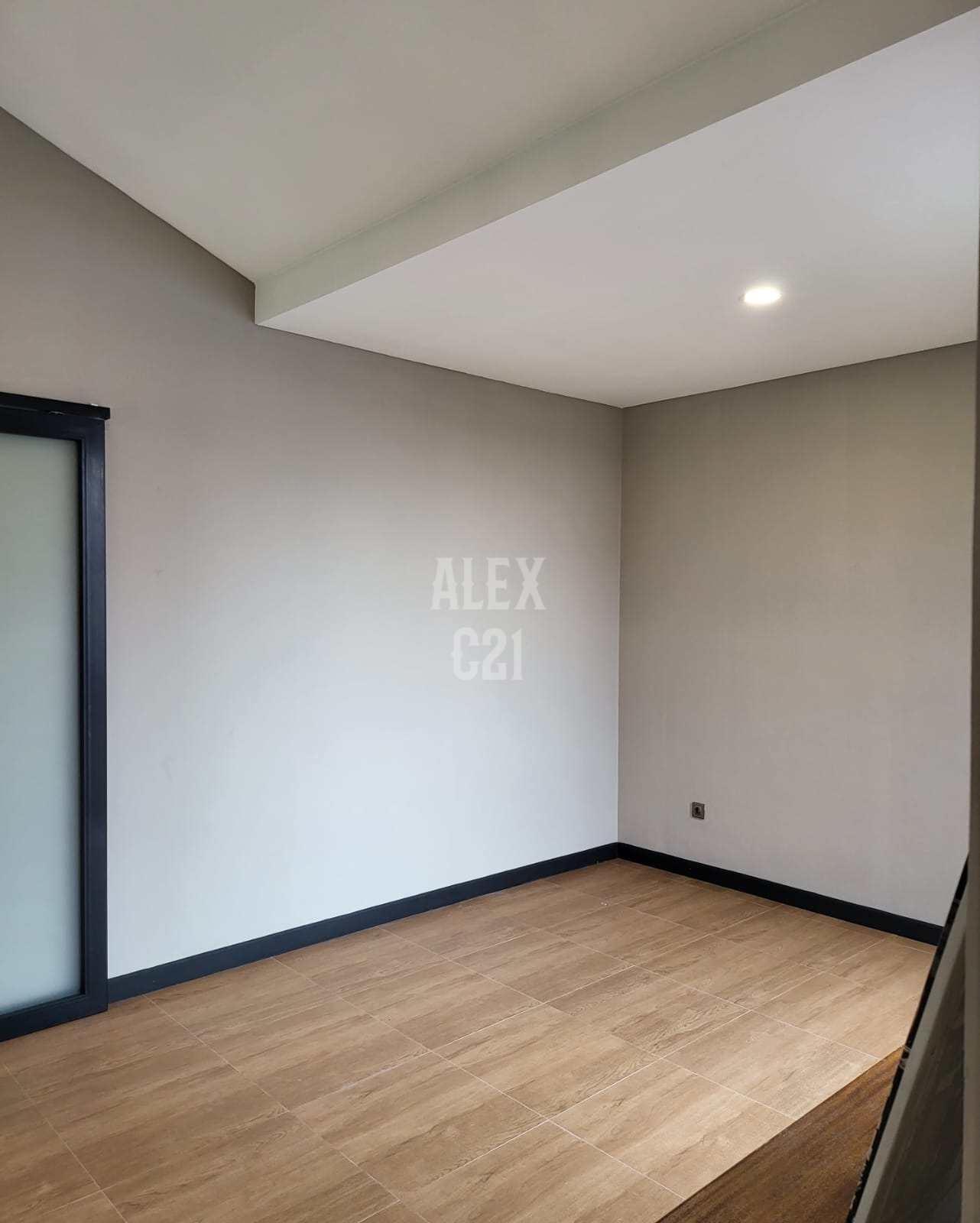 Dijual Rumah Baru Semifurnished 3,5 Lantai di Pondok Indah