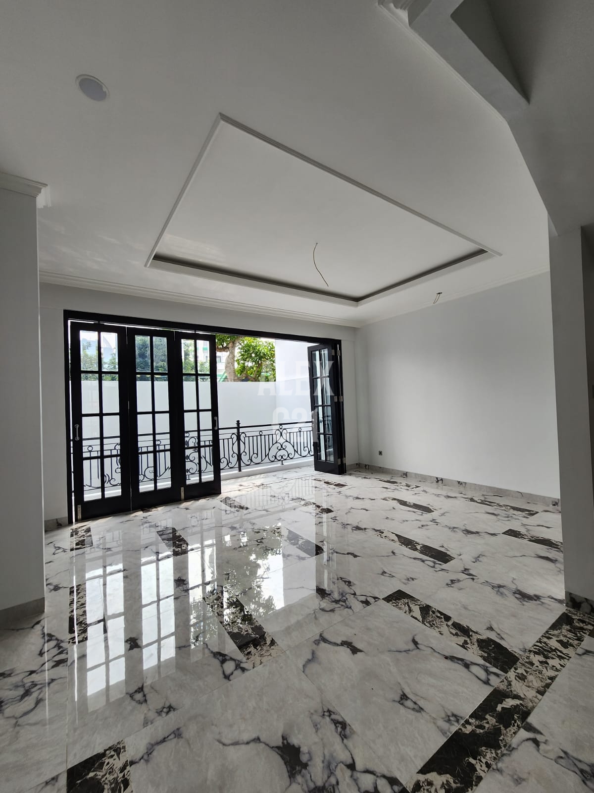 Dijual Rumah Cilandak BRAND NEW WHITE HOUSE CLASSIC LIFT