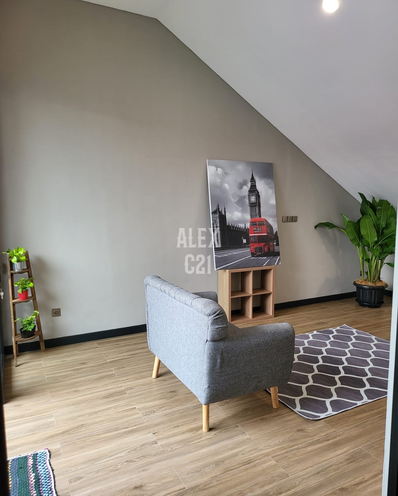 Dijual Rumah Baru Semifurnished 3,5 Lantai di Pondok Indah