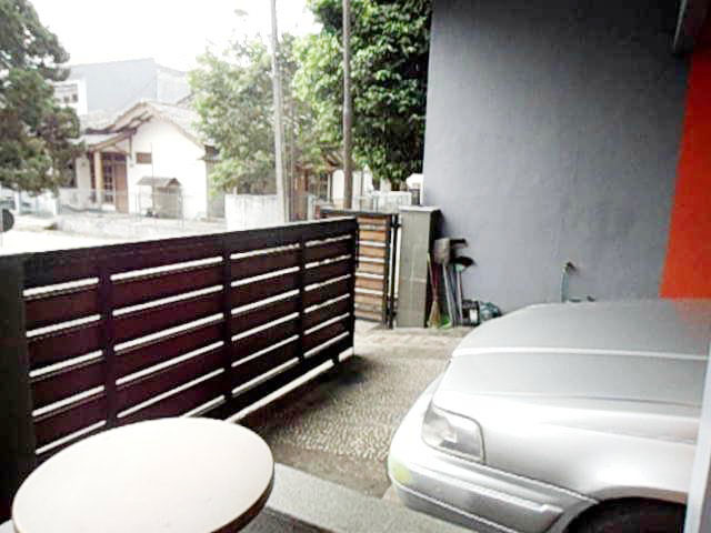 RUMAH BAGUS DAN LUAS DI PONDOK PEKAYON INDAH