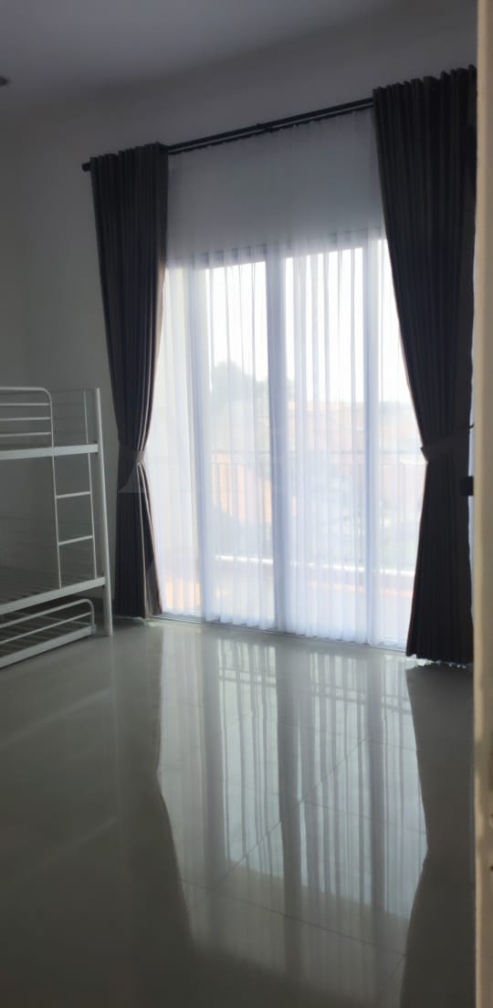 Dijual Rumah baru modern tropis 3 lantai di hook di jatibening