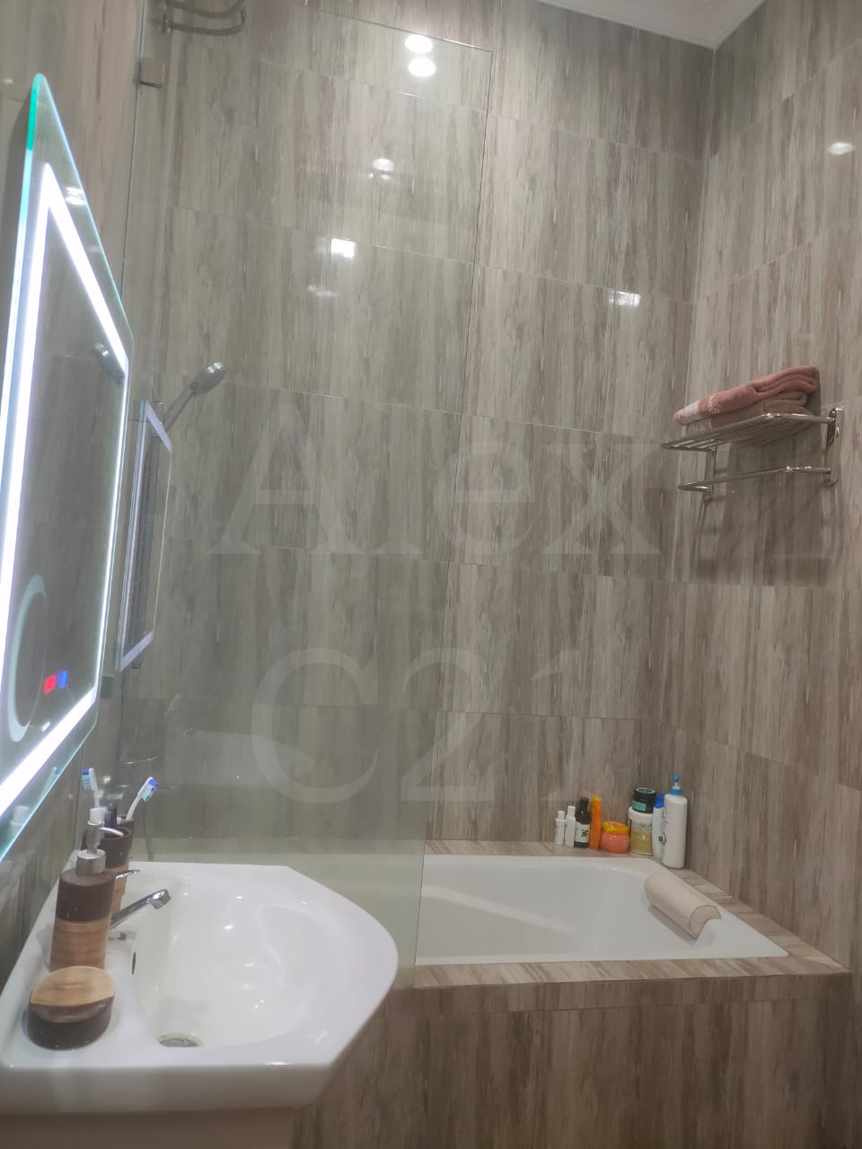 Dijual Rumah baru modern tropis 3 lantai di hook di jatibening