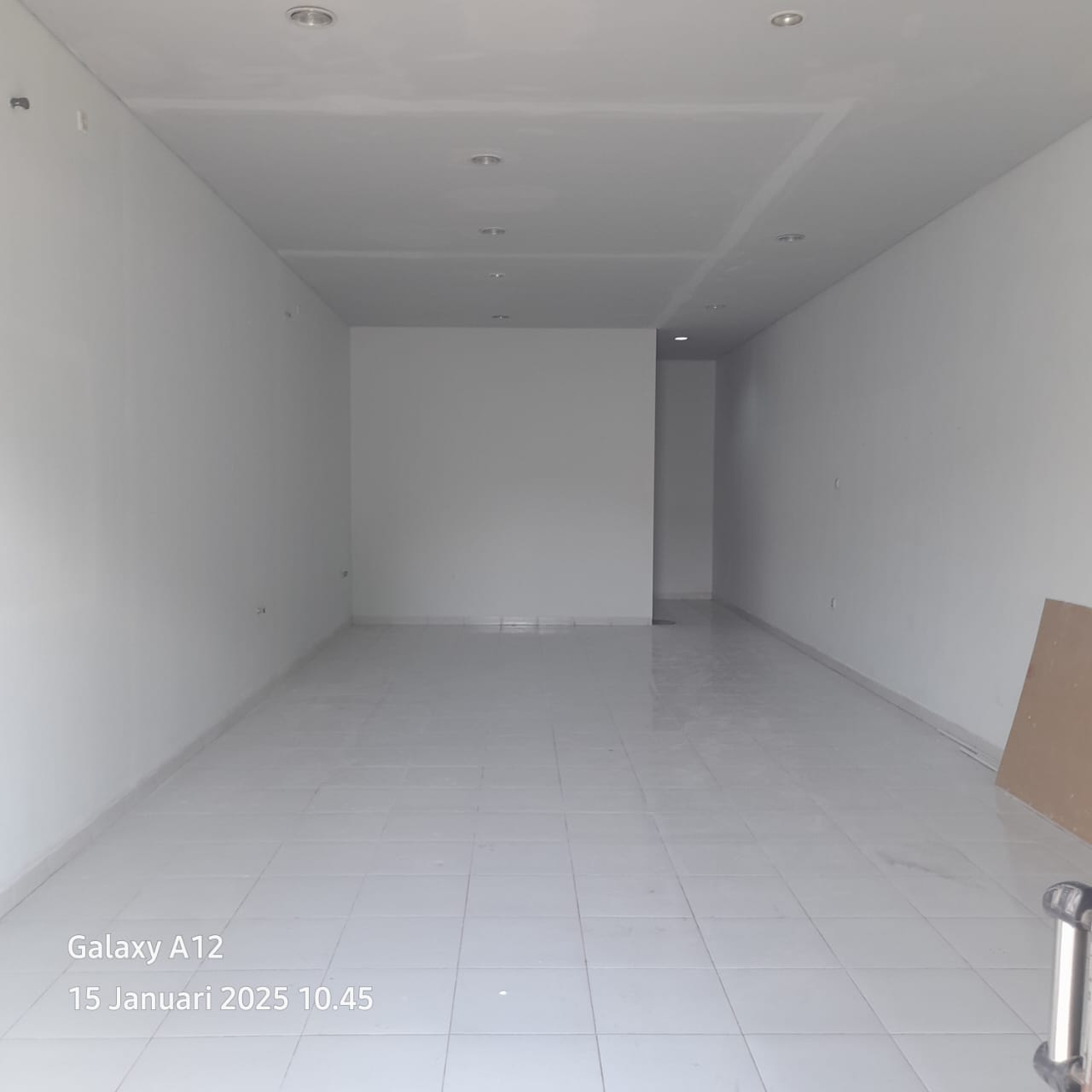 Disewa ruko dengan area bebas banjir di jalan Dahlia Indah Raya