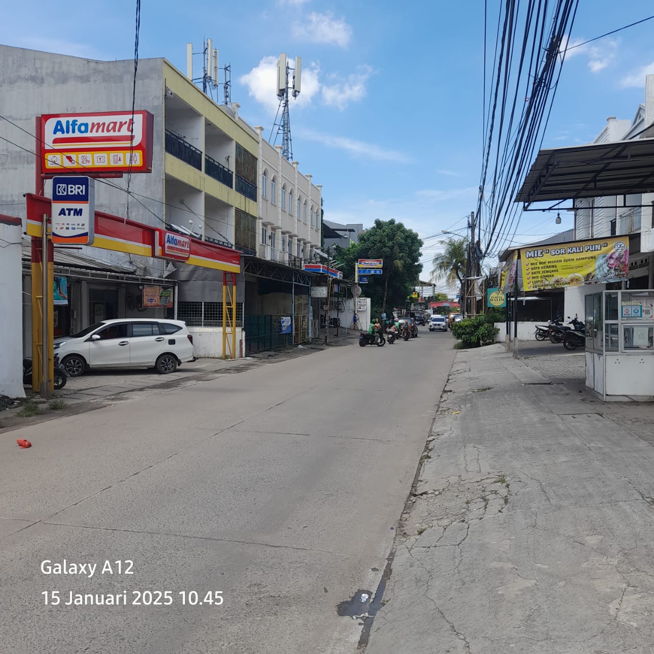 Disewa ruko dengan area bebas banjir di jalan Dahlia Indah Raya