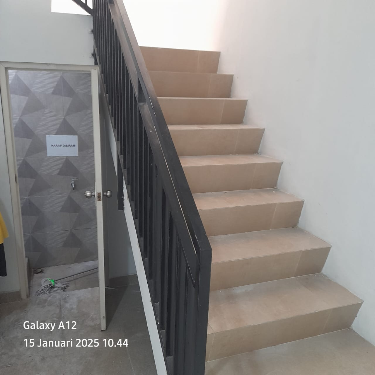 Disewa ruko dengan area bebas banjir di jalan Dahlia Indah Raya