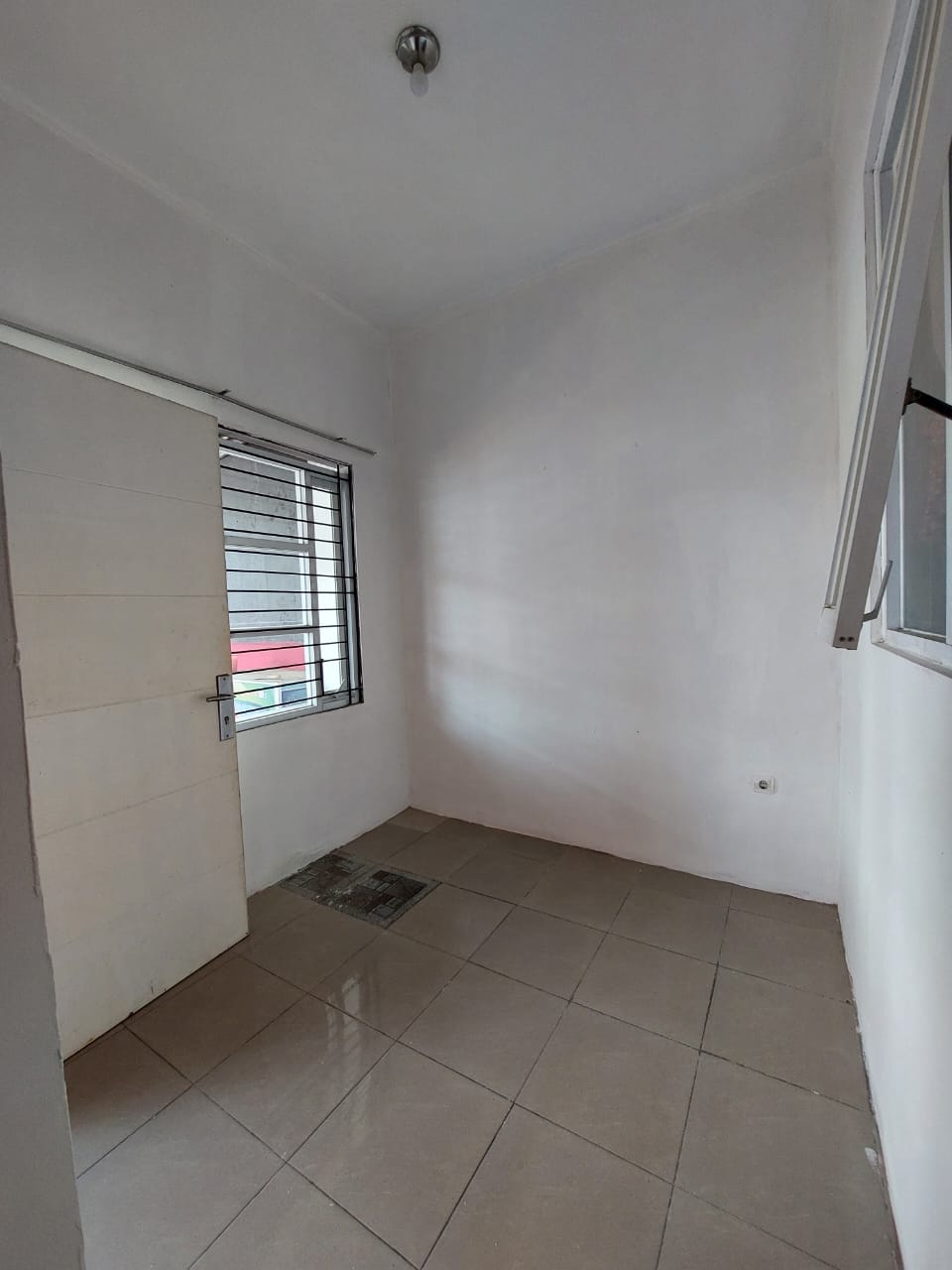 Rumah minimalis siap huni strategis dekat Arcamanik Kota Bandung