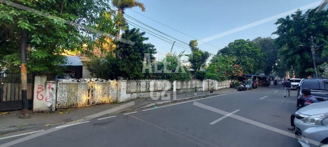 Dijual BU rumah tua Menteng, Cikini,Jakarta Pusat (hitung tanah)