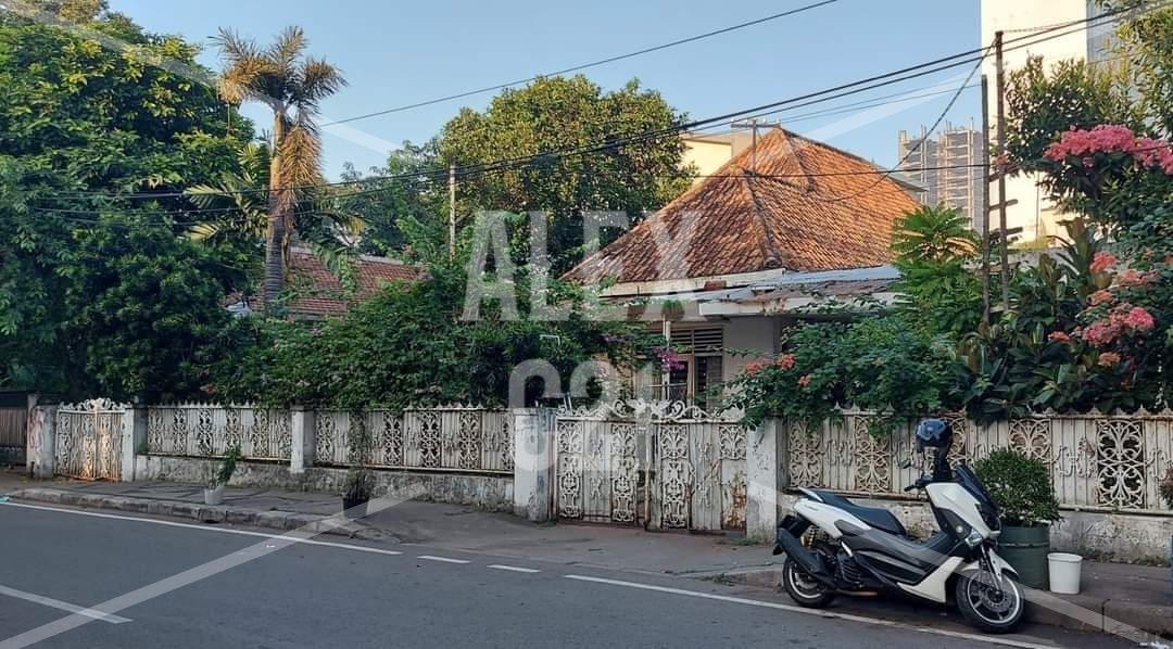 Dijual BU rumah tua Menteng, Cikini,Jakarta Pusat (hitung tanah)