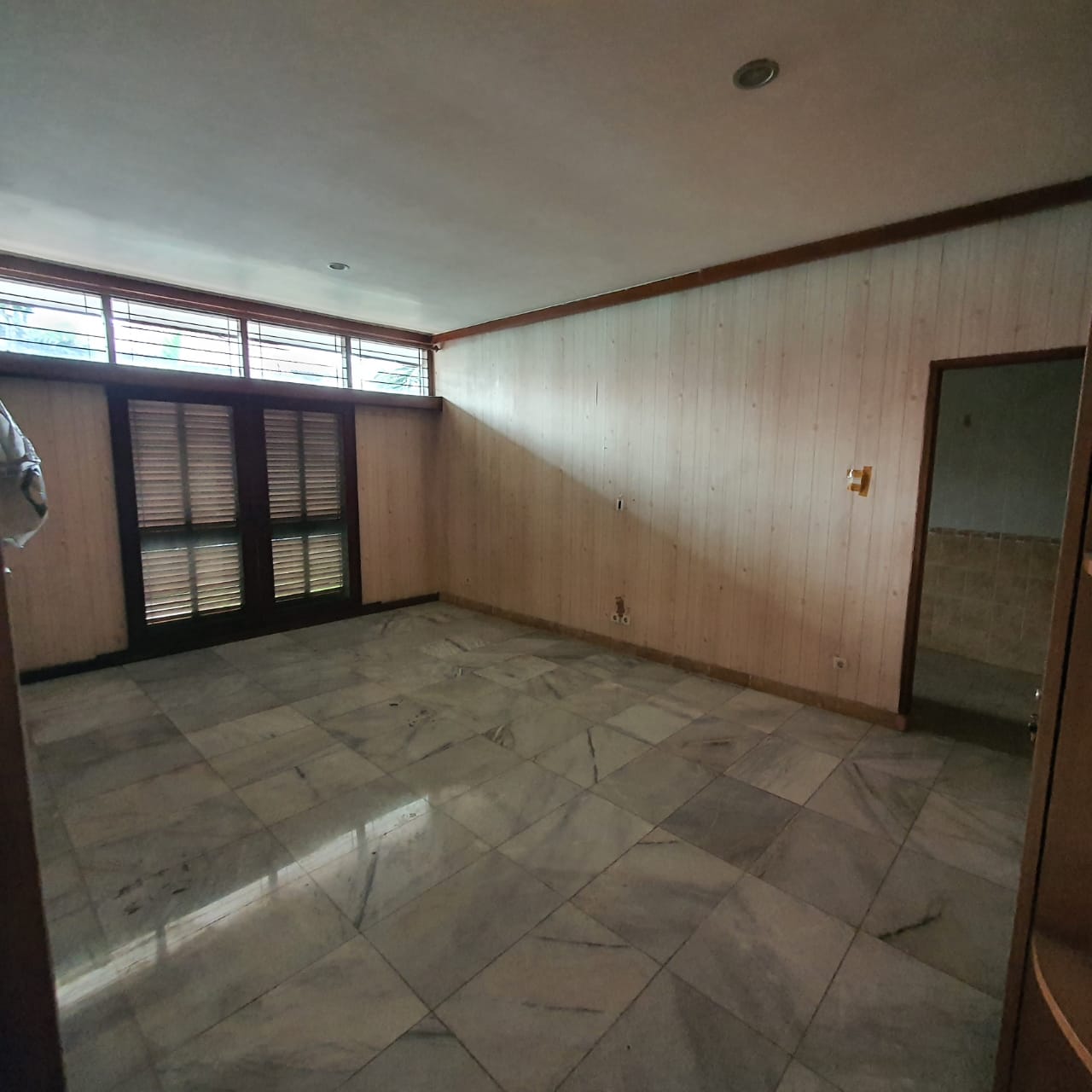 Dijual Rumah di Jl.Tosiga, Kebun Jeruk, Jakarta Barat