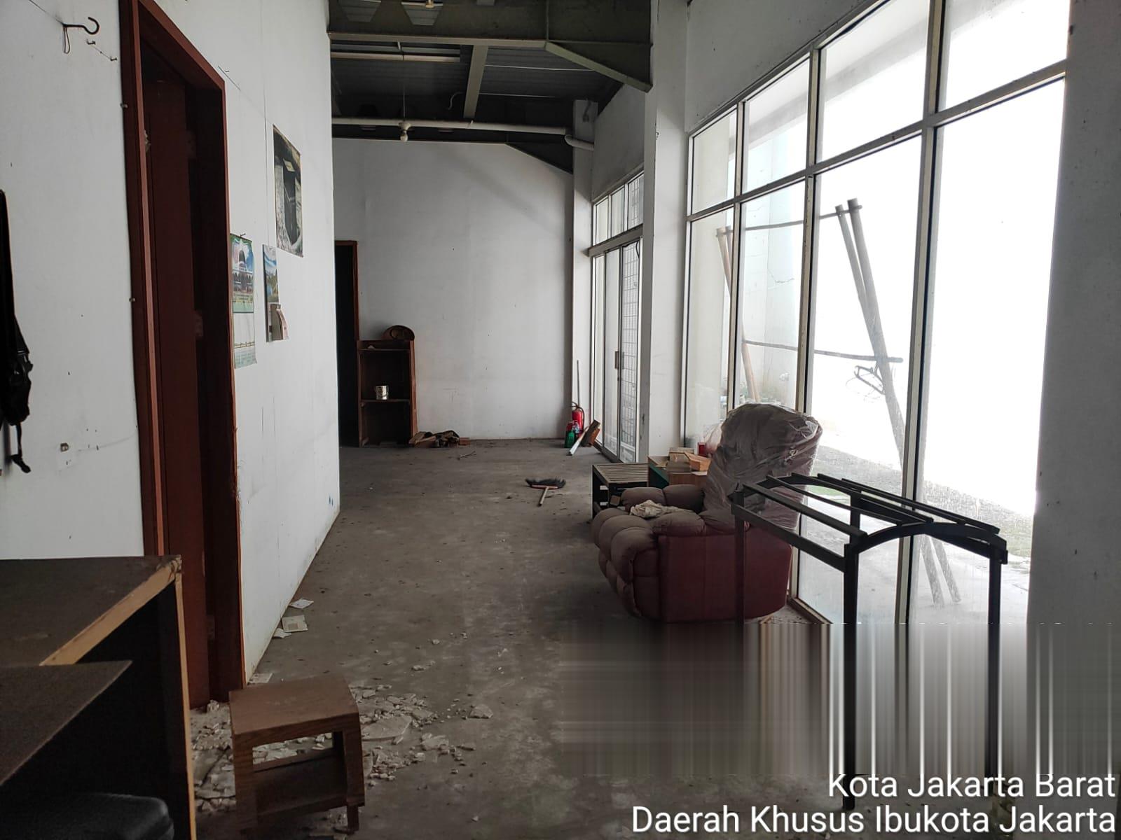 Dijual rumah x gudang di jl.Kemenangan, Glodok, Taman Sari