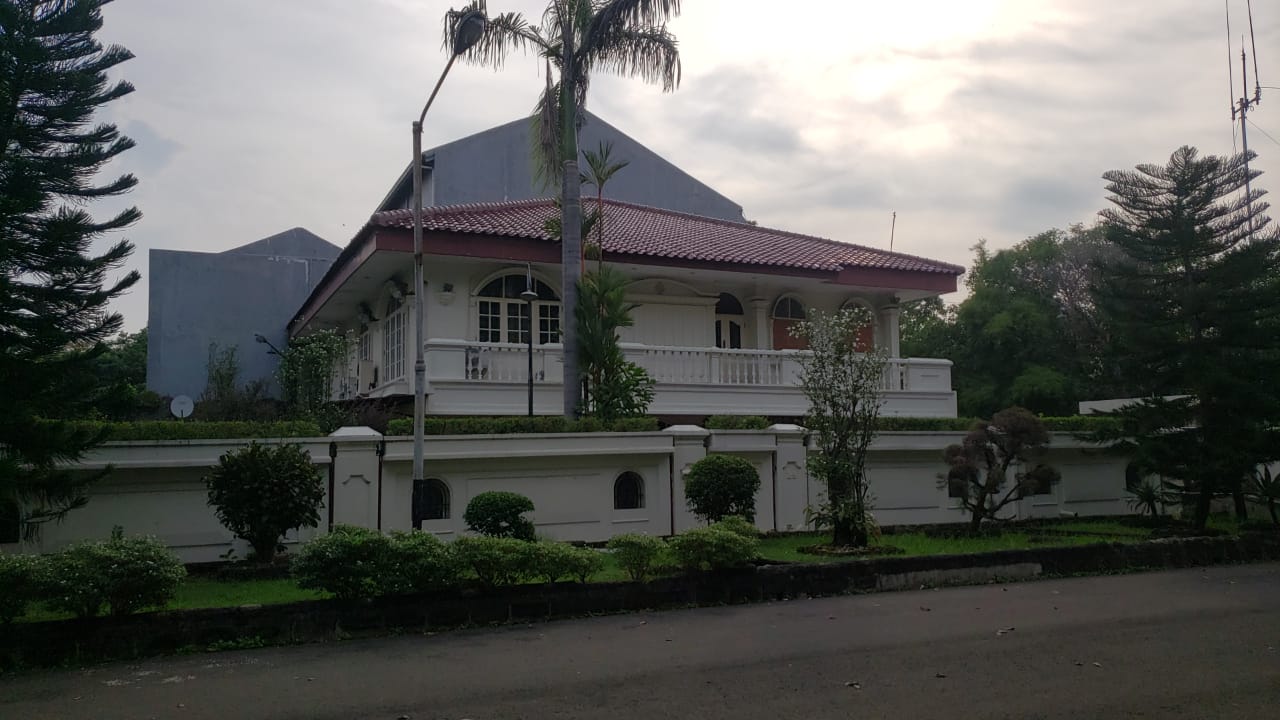 Dijual Rumah, Hitung Tanah Saja Jln. Parang Tritis, Ancol Barat