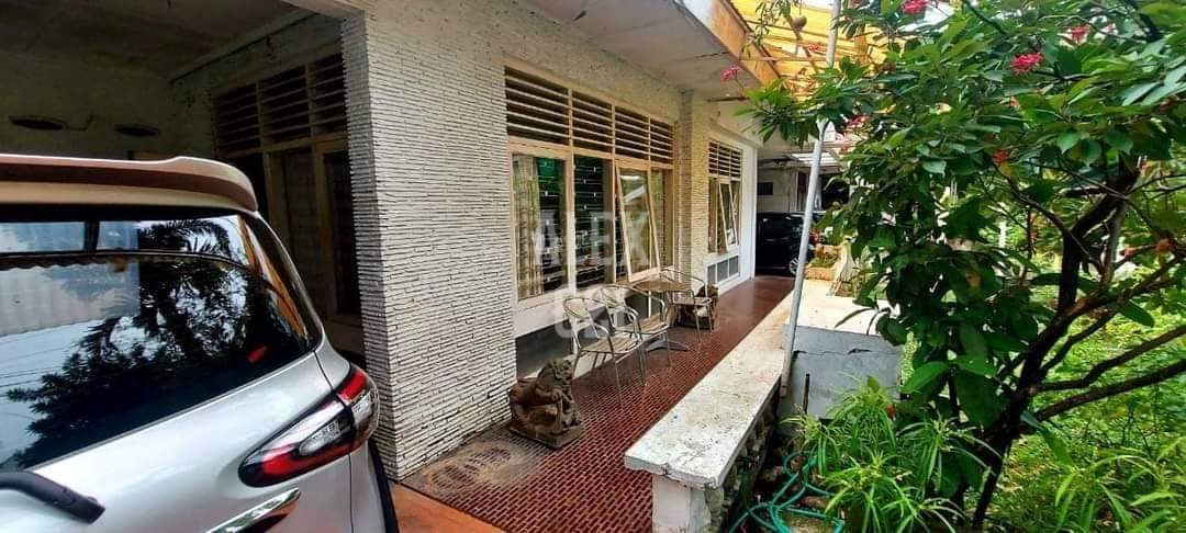 Dijual BU rumah tua Menteng, Cikini,Jakarta Pusat (hitung tanah)