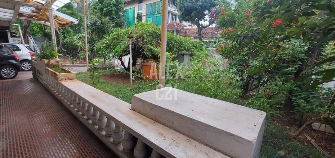 Dijual BU rumah tua Menteng, Cikini,Jakarta Pusat (hitung tanah)