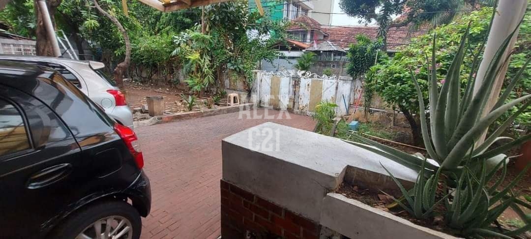 Dijual BU rumah tua Menteng, Cikini,Jakarta Pusat (hitung tanah)