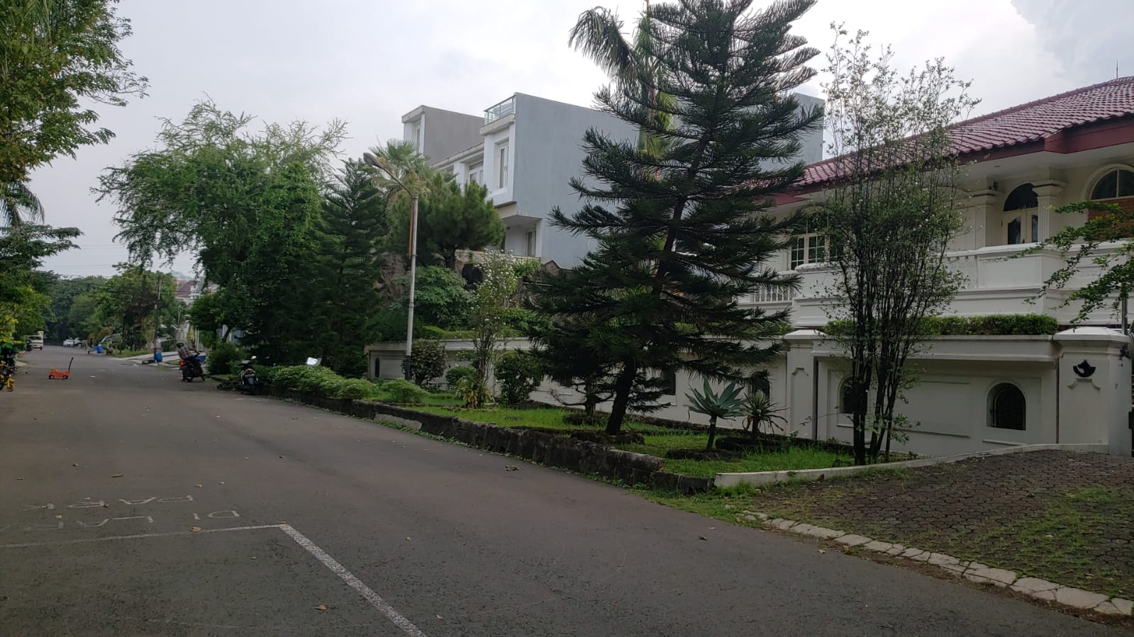 Dijual Rumah, Hitung Tanah Saja Jln. Parang Tritis, Ancol Barat