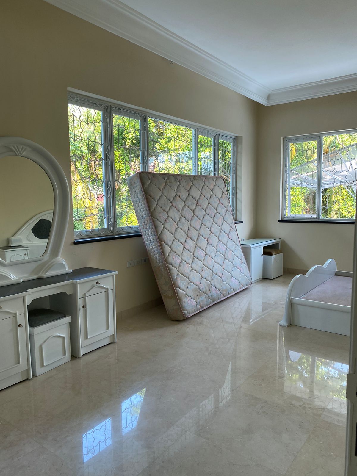 Disewakan rumah mewah di Sunter Agung Podomoro Tanjung Priok