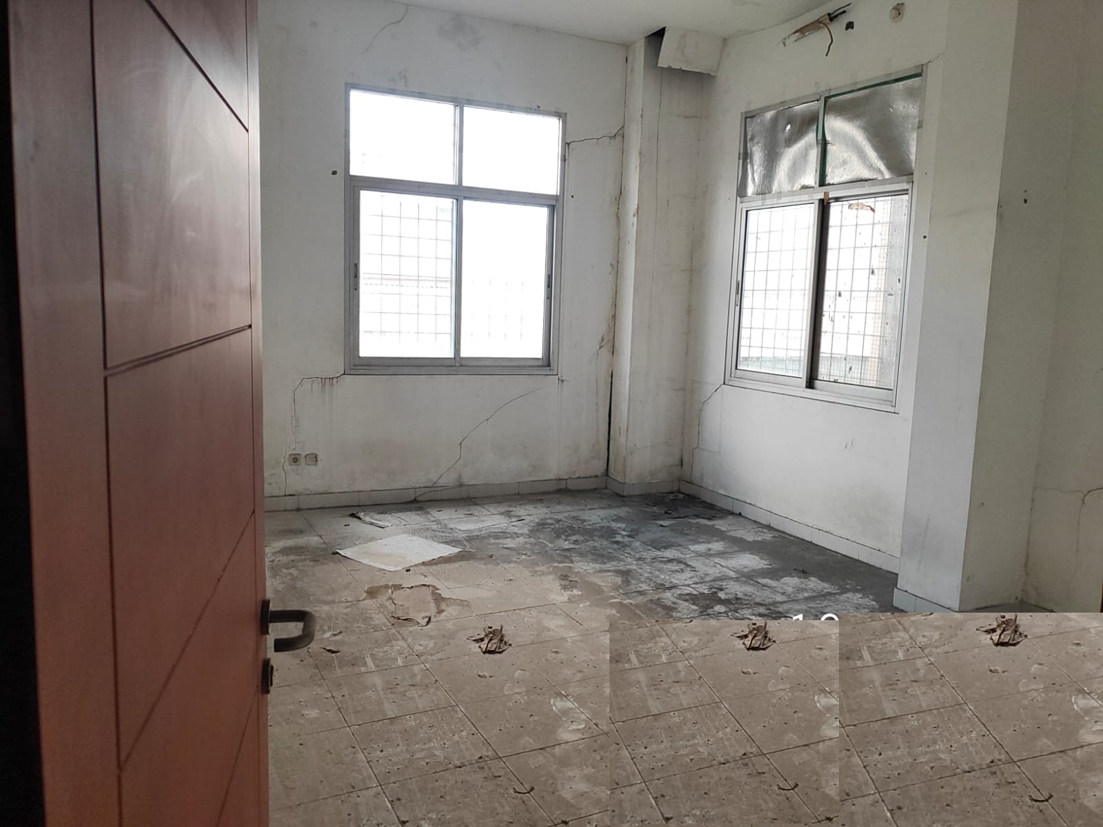 Dijual rumah x gudang di jl.Kemenangan, Glodok, Taman Sari