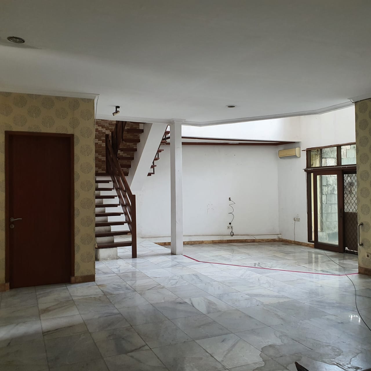 Dijual Rumah di Jl.Tosiga, Kebun Jeruk, Jakarta Barat