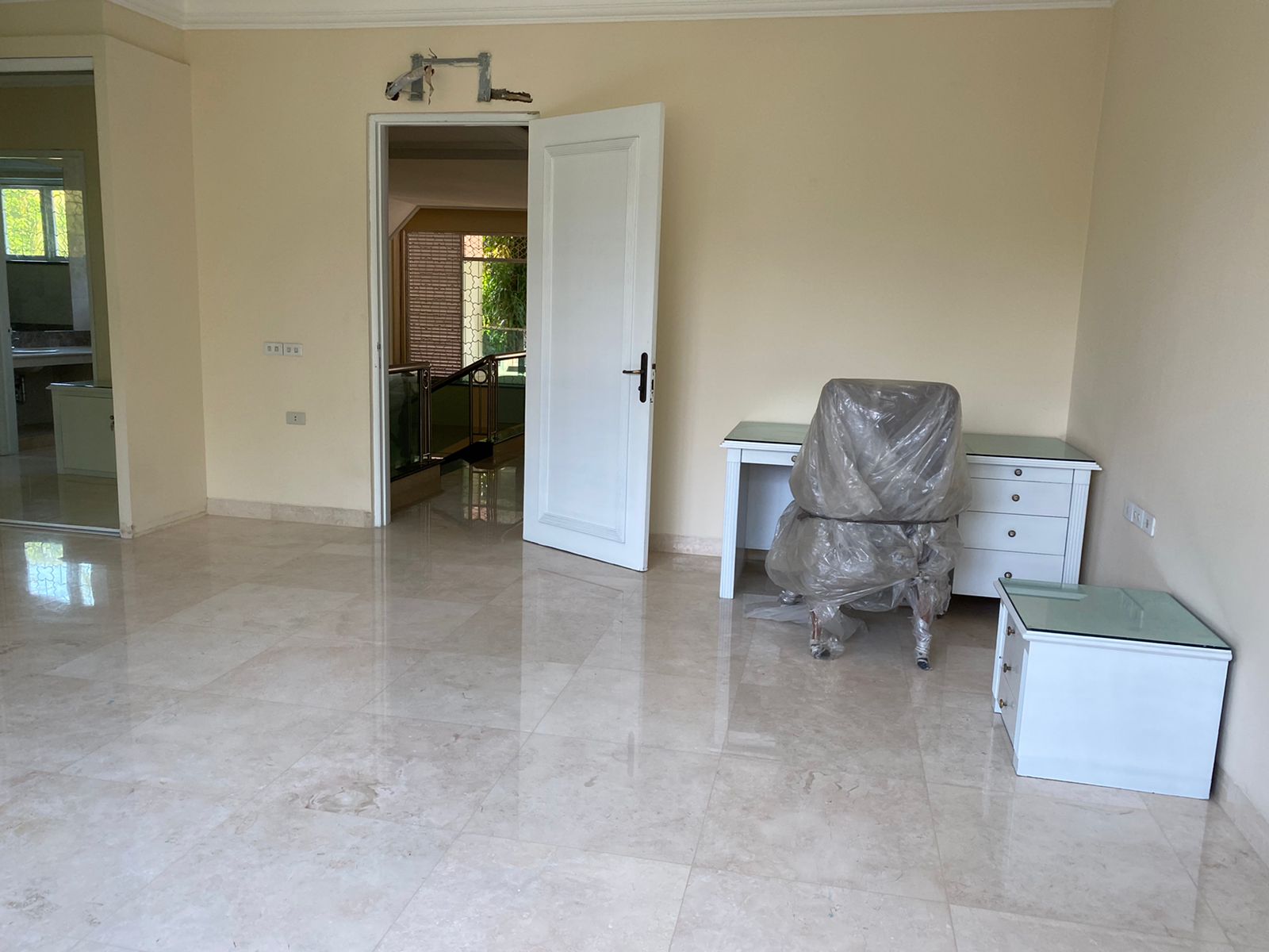 Disewakan rumah mewah di Sunter Agung Podomoro Tanjung Priok