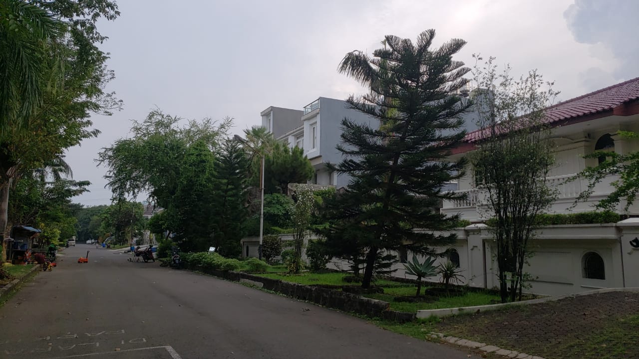 Dijual Rumah, Hitung Tanah Saja Jln. Parang Tritis, Ancol Barat