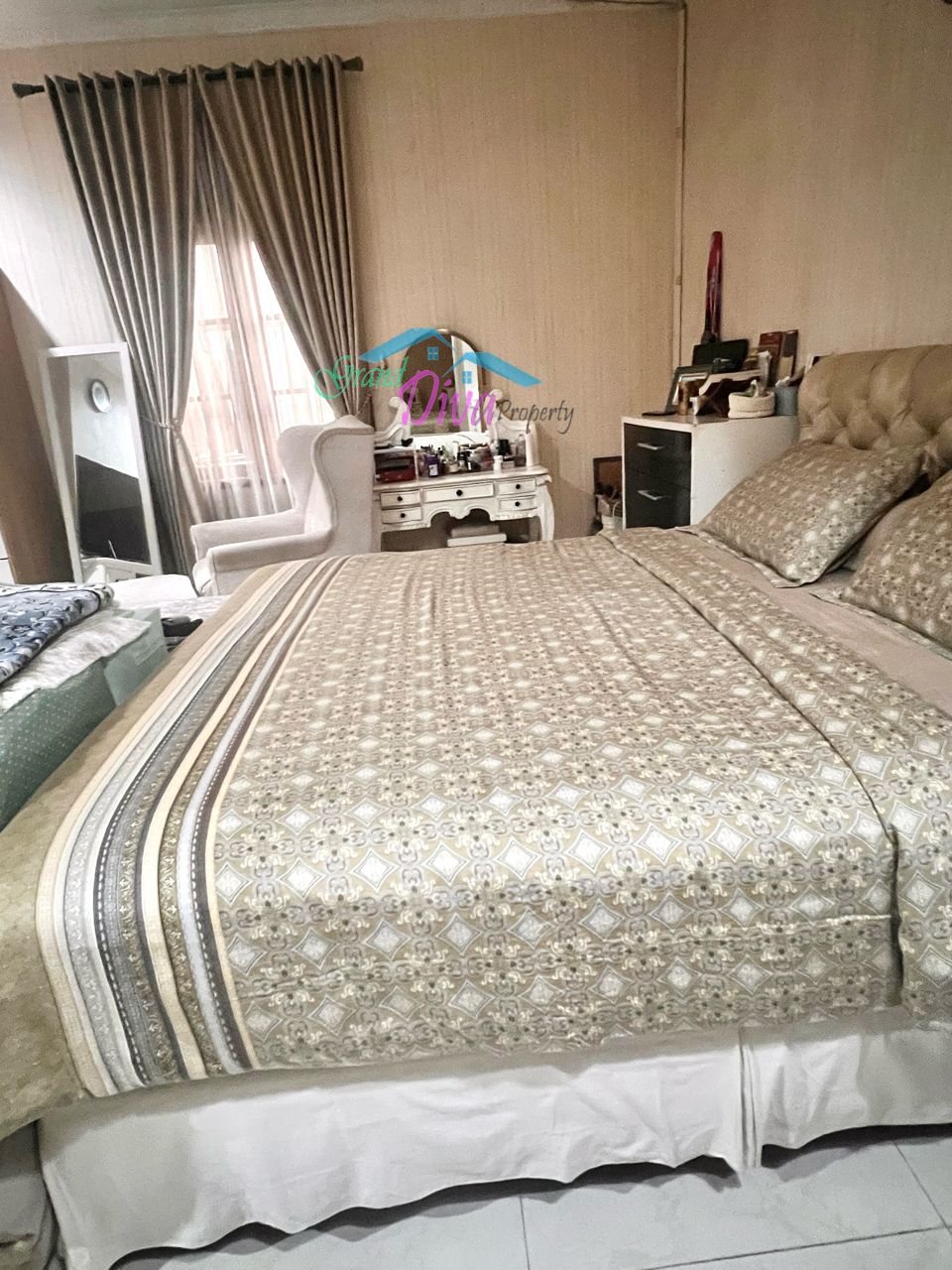 RUMAH BAGUS 2 LANTAI DI PERUMAHAN JATINEGARA BARU