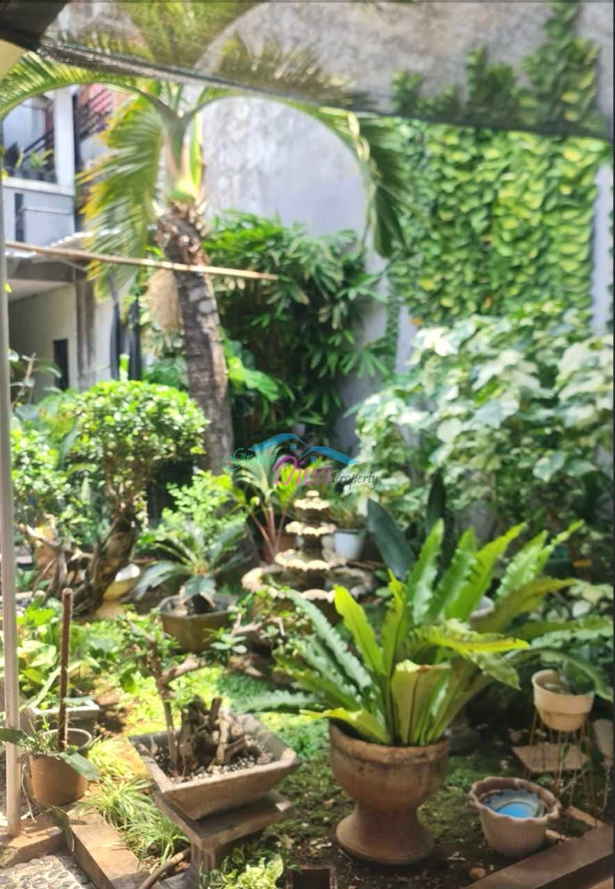 RUMAH BAGUS 2 LANTAI DI PERUMAHAN JATINEGARA BARU