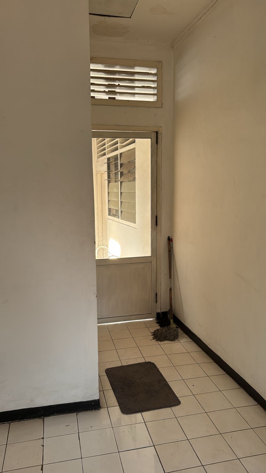 Dijual rumah strategis di Mampang Prapatan, Jakarta Selatan